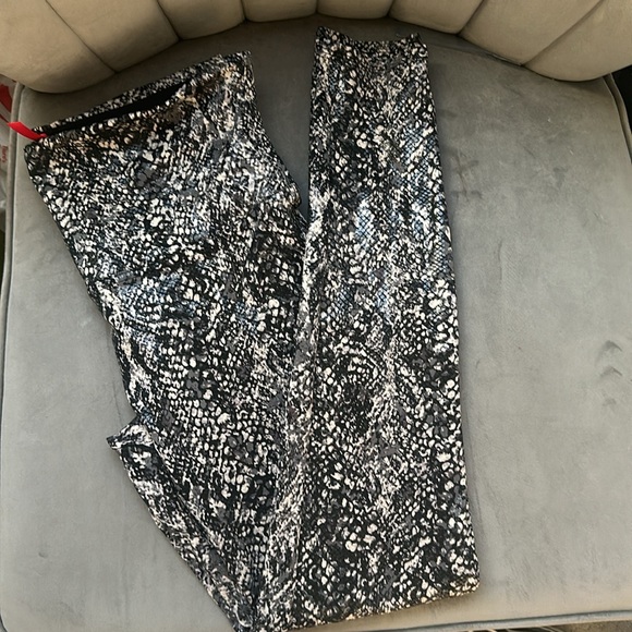 Snake print spanx leggings - Picture 10 of 10